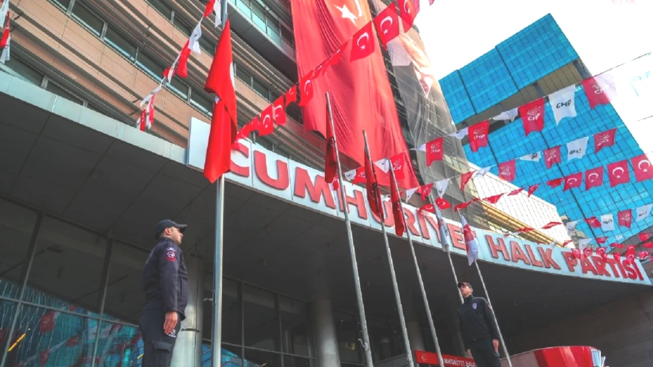 CHP'li 81 İl Başkanı'ndan İktidara Sert Tepki: Seçimi Kaybettiniz, Yargı Silahıyla Korkutmaya Çalışıyorsunuz!
