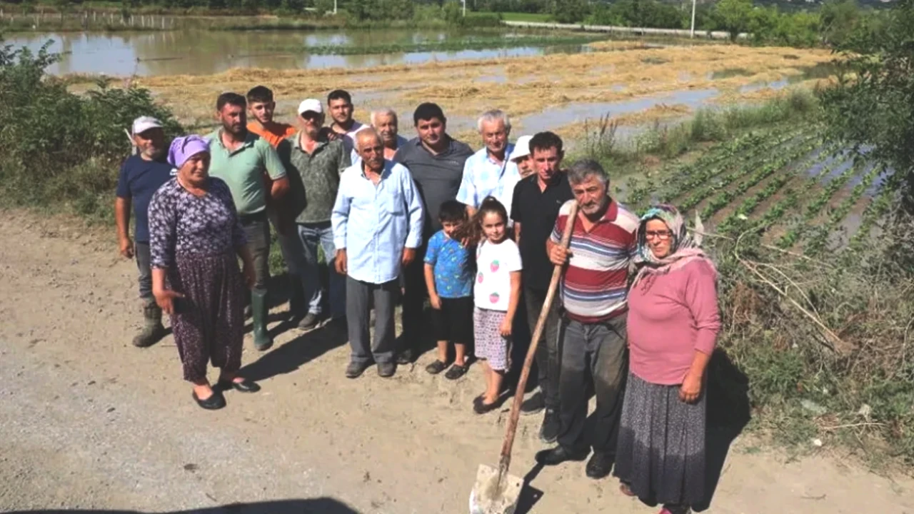 Çiftçiler Tonlarca Ürünü Ziyan Etti! Kuruma Büyük İsyan Başlattılar!