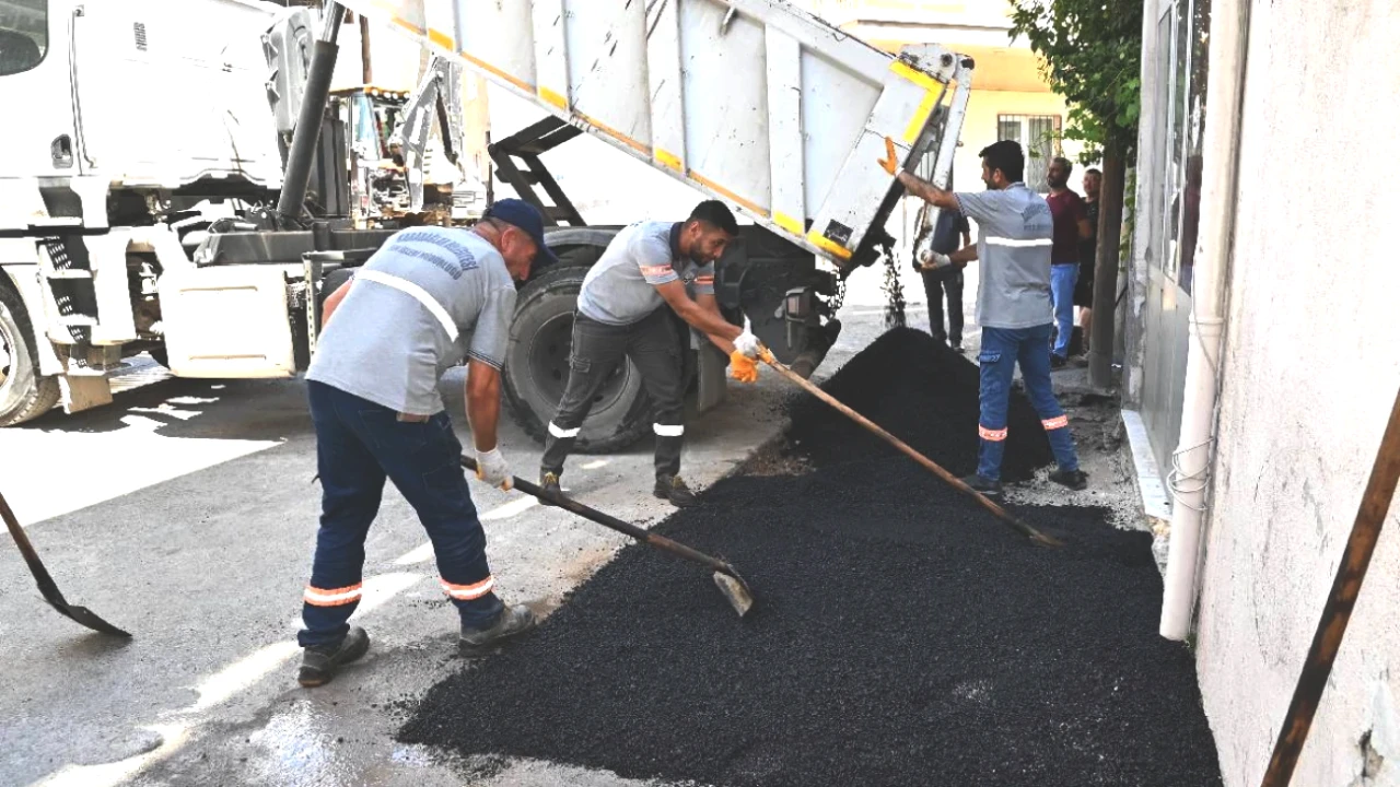 Karabağlar'da Asfaltlama ve Yol Onarımları Hız Kesmeden Devam Ediyor!